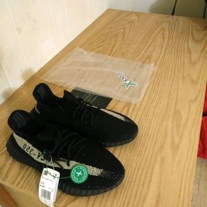Yeezys 350 boost V2
